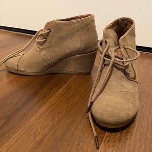 Tom’s Suede Wedges